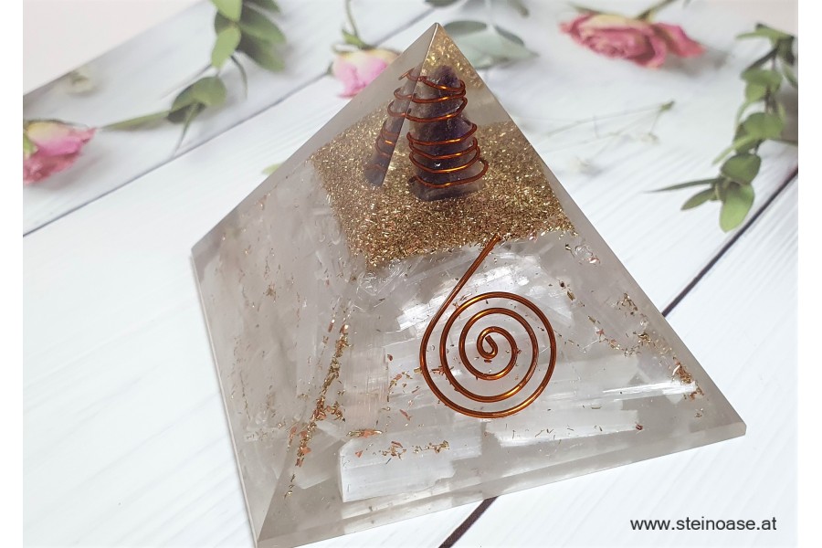 Orgonit Pyramide: Selenit & Amethyst-Kristall & Spirale